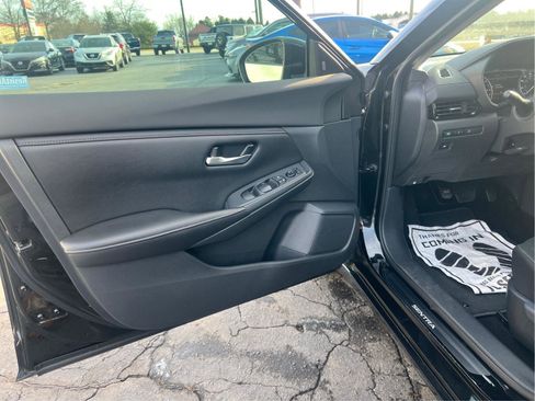 Used 2022 Nissan Sentra SV w/ Lighting Package image 13