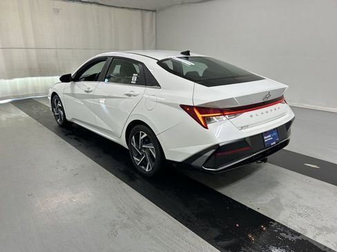 Used 2024 Hyundai Elantra SEL w/ Convenience Package FWD image 7