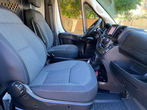 Used 2025 RAM ProMaster 2500 w/ U-Haul Equipment Group FWD image 42