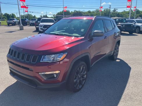 Used 2021 Jeep Compass Latitude AWD/4WD image 3