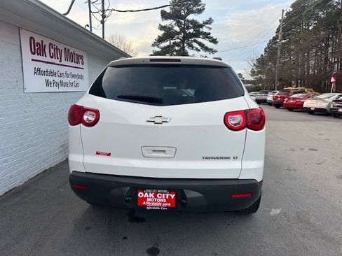 Used 2011 Chevrolet Traverse LT image 6