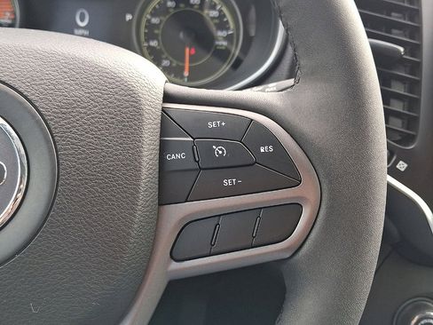 Certified 2022 Jeep Cherokee Latitude Lux w/ Mopar Interior Package image 18