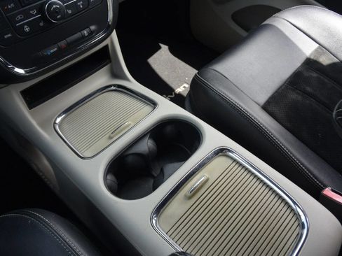 Used 2015 Dodge Grand Caravan SXT image 21