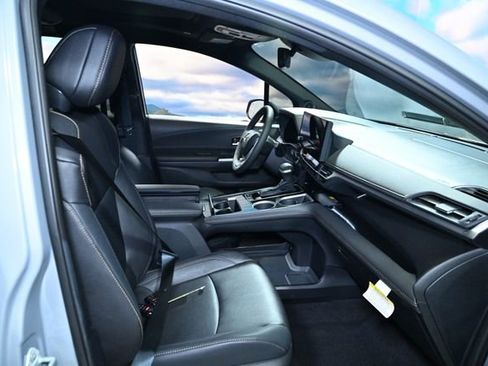 Used 2025 Toyota Sienna XLE Woodland Edition image 43