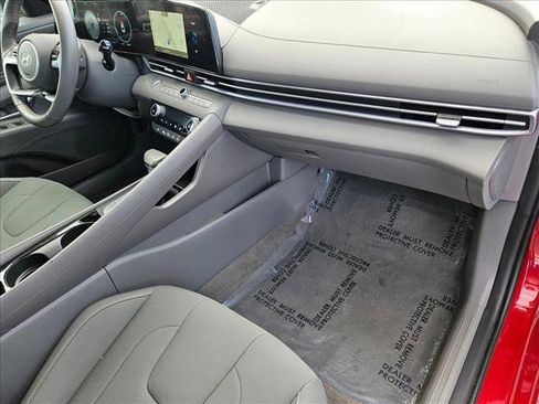 Used 2025 Hyundai Elantra SEL image 22