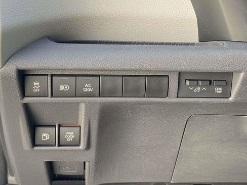 Used 2024 Toyota Sienna Limited FWD image 28