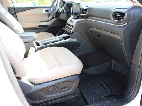 Used 2020 Ford Explorer XLT w/ Equipment Group 202A RWD image 6