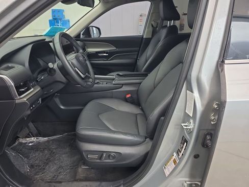 Used 2024 Toyota Grand Highlander XLE image 9