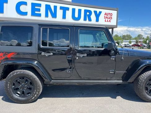 Used 2016 Jeep Wrangler Unlimited Sahara AWD/4WD image 18