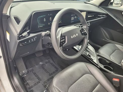 Used 2023 Kia Niro SX image 9