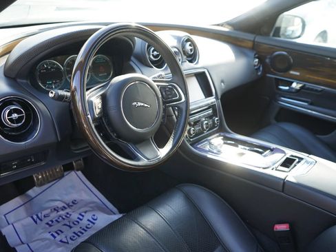 Used 2011 Jaguar XJ L Supersport RWD image 7
