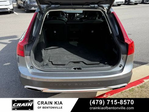 Used 2017 Volvo V90 T6 Cross Country image 7