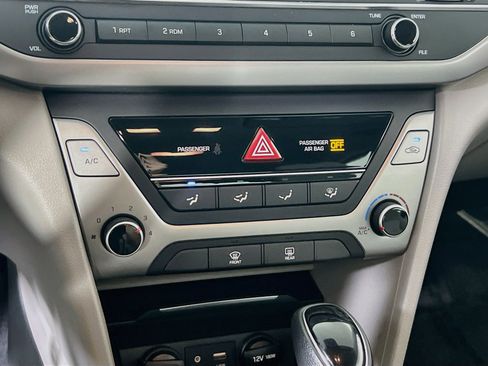 Used 2018 Hyundai Elantra SE w/ Cargo Package FWD image 13