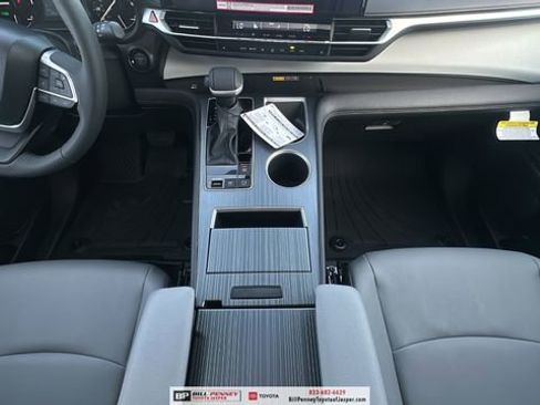 New 2026 Toyota Sienna XLE image 9