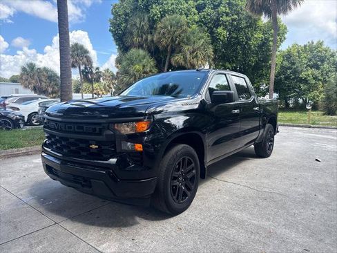 Used 2022 Chevrolet Silverado 1500 Custom RWD image 2