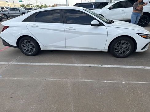 Used 2024 Hyundai Elantra SEL FWD image 3