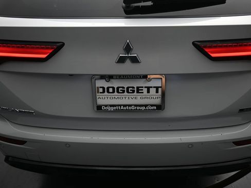 Used 2023 Mitsubishi Outlander SE AWD/4WD image 12