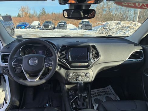 Used 2022 Jeep Cherokee Limited w/ Mopar Interior Package image 11