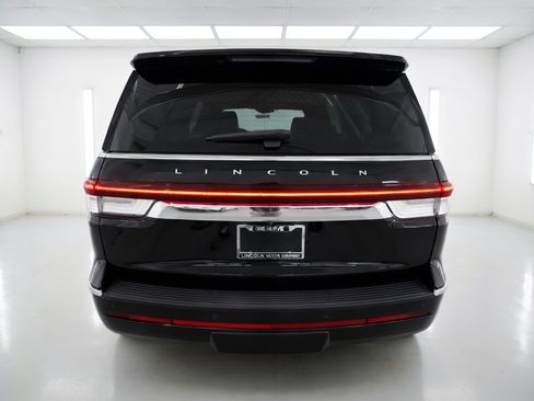 Used 2024 Lincoln Navigator Reserve AWD/4WD image 5