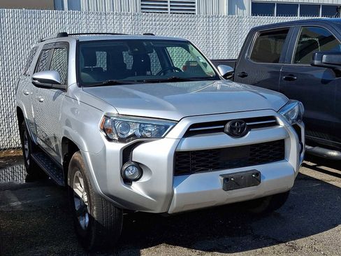 Used 2020 Toyota 4Runner SR5 Premium w/ Moonroof Package image 2