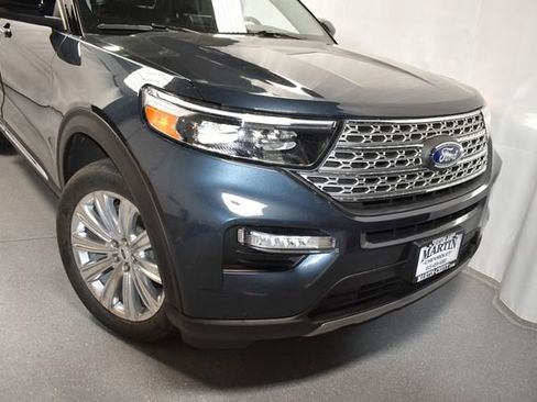 Used 2024 Ford Explorer Limited w/ Limited Technology Package AWD/4WD image 3