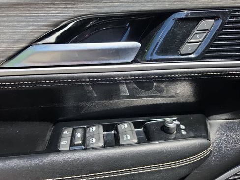 Used 2024 Jeep Wagoneer Series II w/ Flexible Seating Group image 16