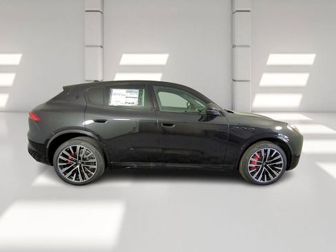 New 2025 Maserati Grecale Modena image 3