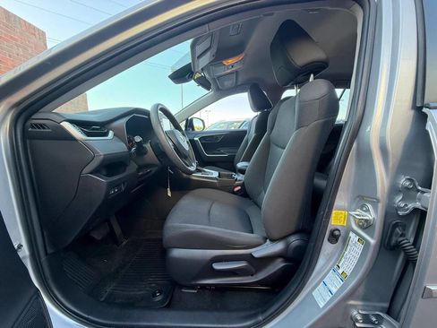 Used 2021 Toyota RAV4 LE AWD/4WD image 24