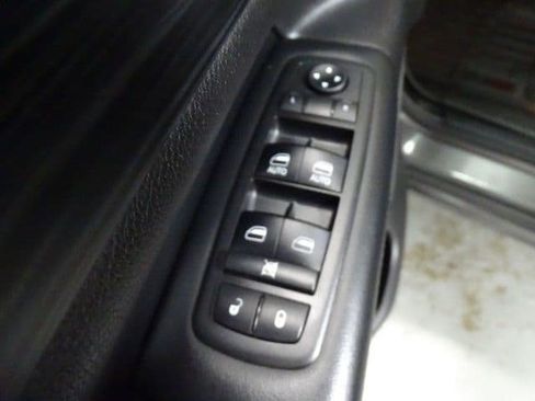 Used 2019 Jeep Grand Cherokee Altitude AWD/4WD image 10
