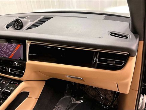 Used 2024 Porsche Macan image 28