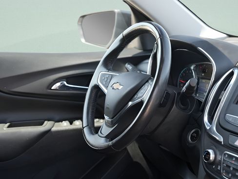 Used 2020 Chevrolet Equinox LT AWD/4WD image 13