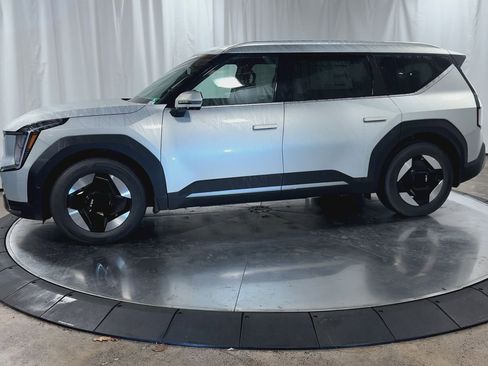 New 2026 Kia EV9 Wind image 5