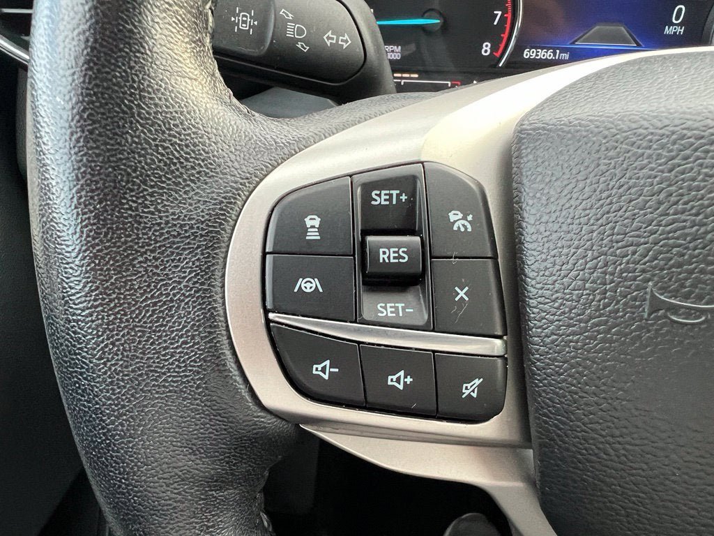 Used 2023 Ford Explorer Limited AWD/4WD image 16
