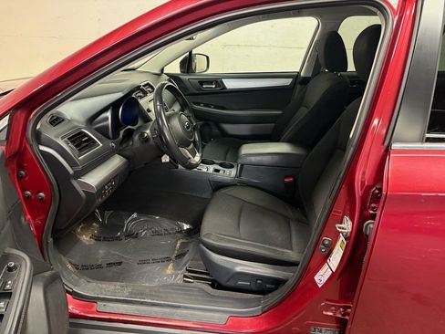 Used 2018 Subaru Outback 2.5i Premium AWD/4WD image 3