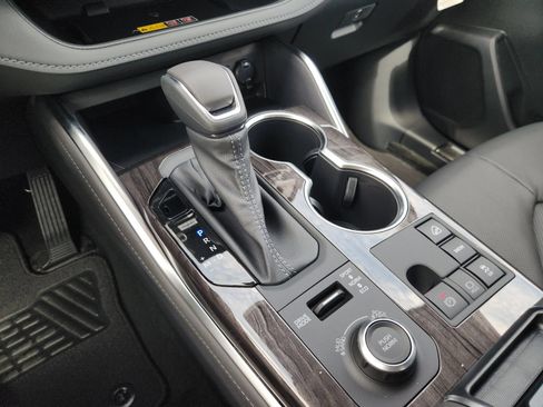 New 2026 Toyota Highlander Limited AWD/4WD image 21