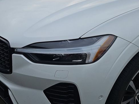 Used 2024 Volvo XC60 B5 Plus w/ Protection Package Premier image 4