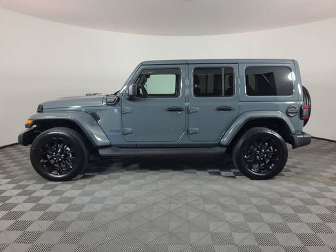 Used 2025 Jeep Wrangler Unlimited Sahara AWD/4WD image 6