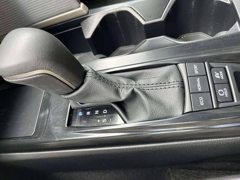 Used 2025 Toyota Camry SE w/ Convenience Package FWD image 31