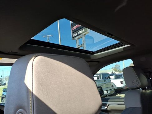 Used 2024 Chevrolet Silverado 1500 ZR2 image 20