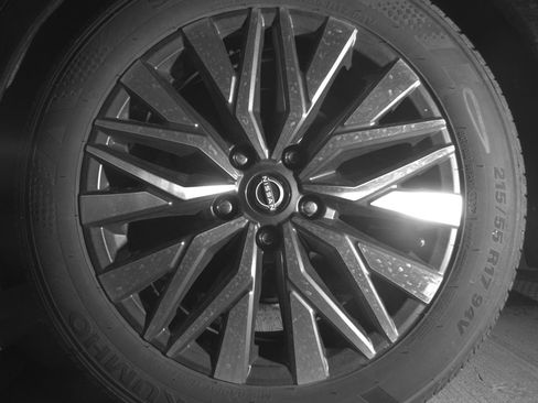 Used 2025 Nissan Altima 2.5 SV FWD image 14