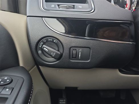 Used 2019 Dodge Grand Caravan SXT image 27