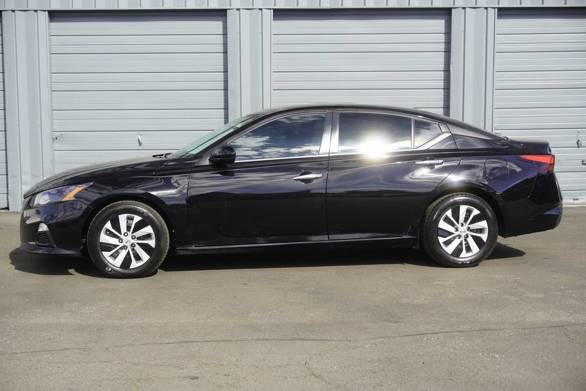 Used 2022 Nissan Altima 2.5 S FWD image 2