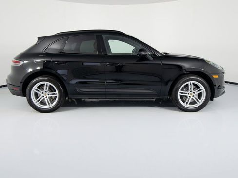 Certified 2025 Porsche Macan image 11