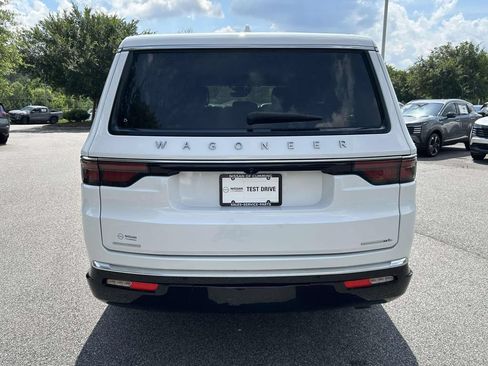 Used 2023 Jeep Wagoneer L Series II AWD/4WD image 4
