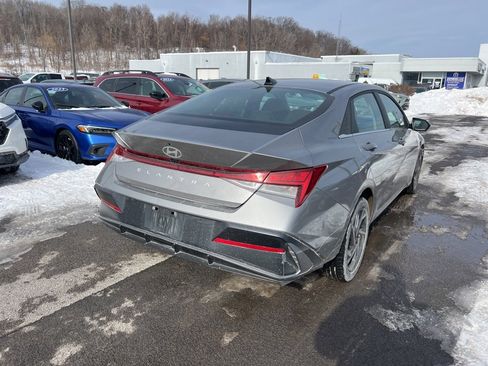 Used 2024 Hyundai Elantra SEL w/ Convenience Package image 5