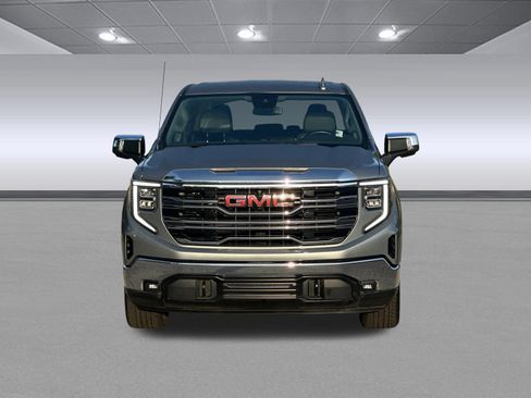 Used 2025 GMC Sierra 1500 SLT RWD image 8
