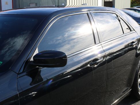 Used 2019 Chrysler 300 S image 5