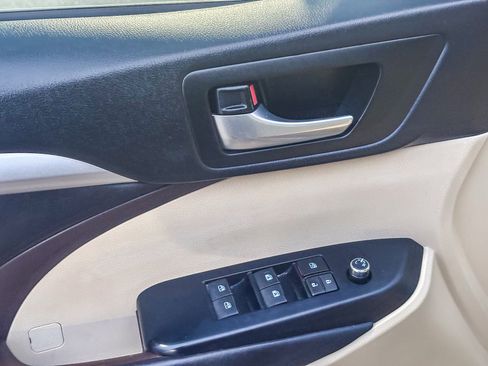 Certified 2017 Toyota Highlander XLE image 21