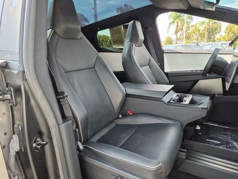 Used 2024 Tesla Cybertruck Cyberbeast AWD/4WD image 33