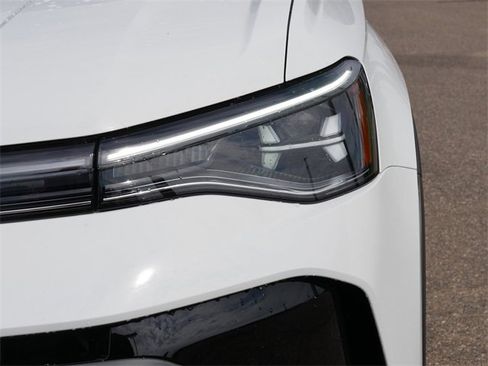 Certified 2025 Volkswagen Taos SE image 10